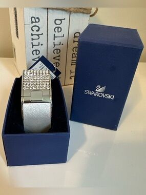 Swarovski Intervalle Crystal Wide
Hinged Bangle Bracelet
AUTHENTIC
